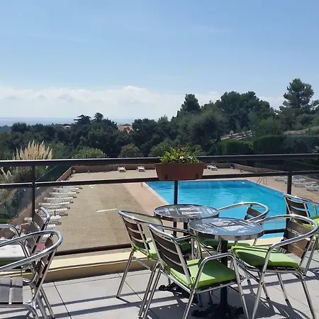 Le Petit Vue *